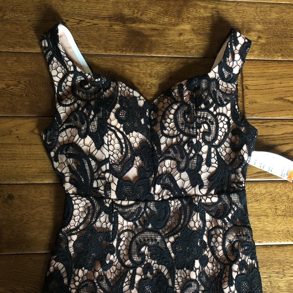 Few Moda NY black sheath lace romantic dress. M - Picture 5 of 8